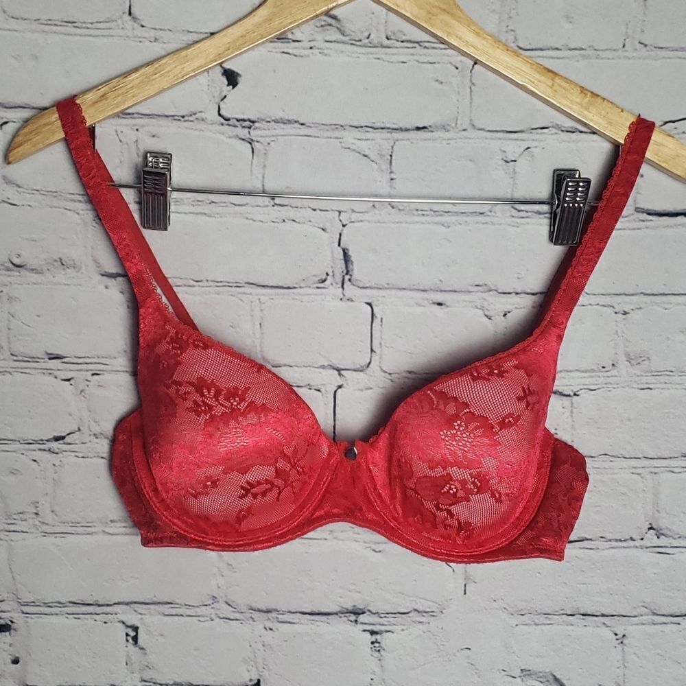 Victoria's Secret Red Bra‎